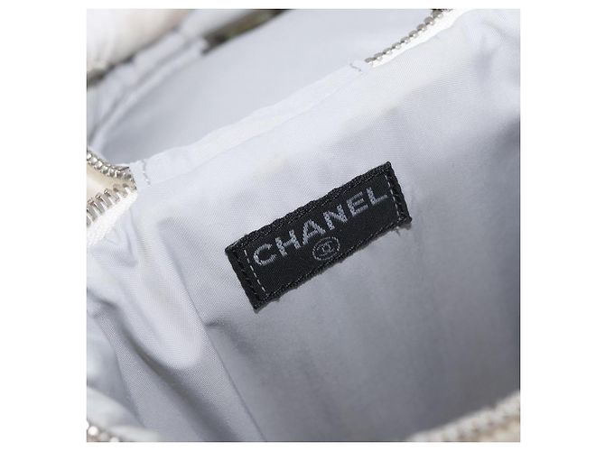 Borsa a tracolla CHANEL Sports Choco Bar Nylon Bianco Argento CC Auth 126116A - vista 18