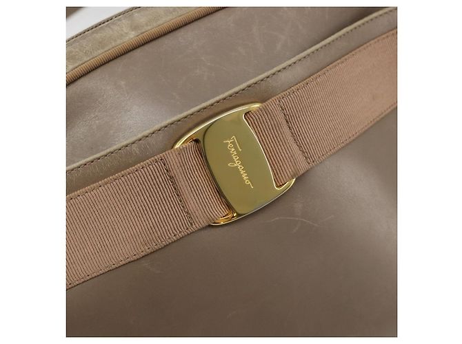 Bolsa de Ombro Salvatore Ferragamo Vala em Couro Bege Dourado Auth BA13281 - vista 15
