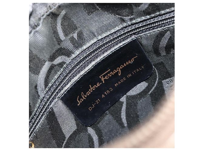 Bolsa de Ombro Salvatore Ferragamo Vala em Couro Bege Dourado Auth BA13281 - vista 17