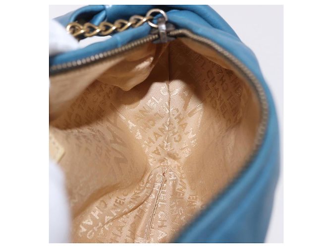 Bolsa de Alça de Corrente CHANEL em Pele de Cordeiro Azul e Ouro CC Auth 185410SAM Dourado - vista 19