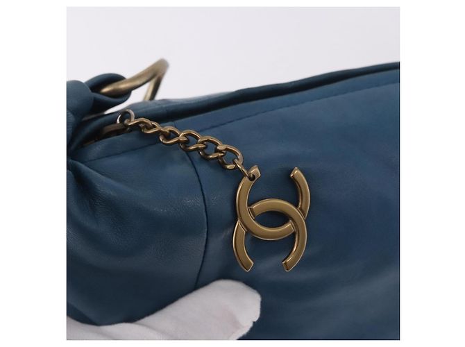 Bolsa de Alça de Corrente CHANEL em Pele de Cordeiro Azul e Ouro CC Auth 185410SAM Dourado - vista 9