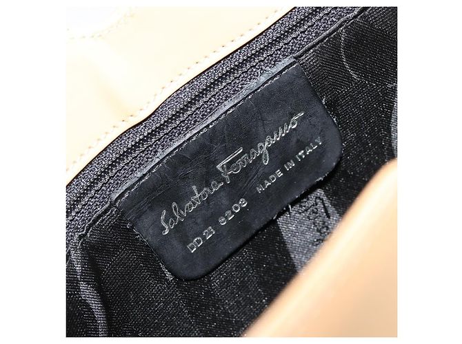 Borsa Salvatore Ferragamo Gancini in pelle vernice Beige Argento Auth BA13361A - vista 15