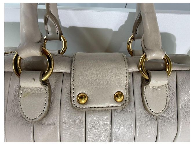 Miu Miu Matelasse borsa in pelle beige Gold hardware - vista 10
