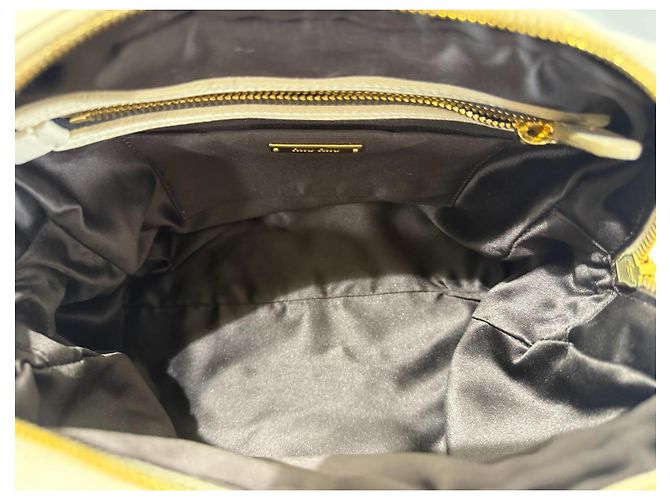 Miu Miu Matelasse borsa in pelle beige Gold hardware - vista 11