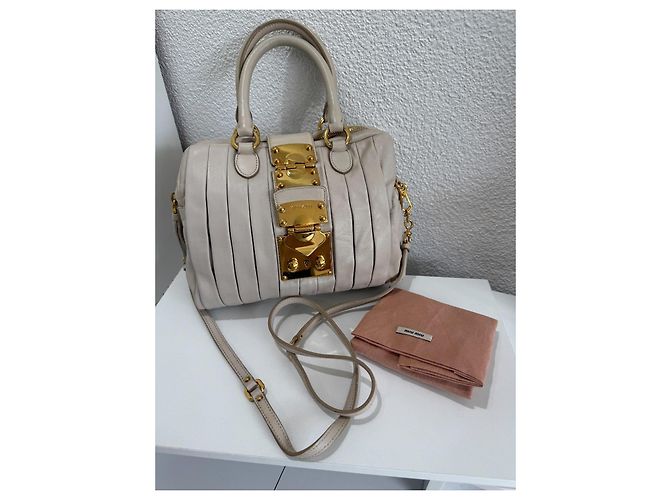 Miu Miu Matelasse borsa in pelle beige Gold hardware - vista 15