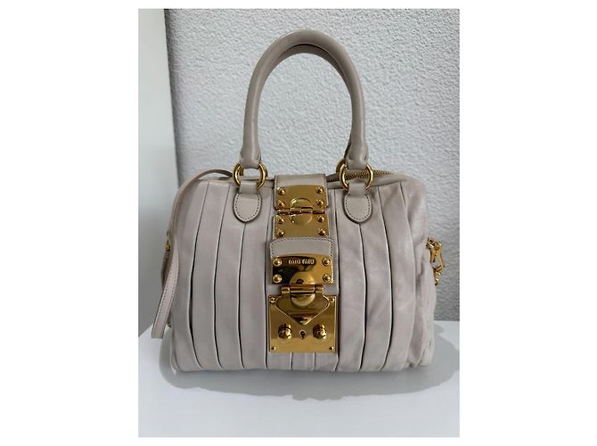 Miu Miu Matelasse borsa in pelle beige Gold hardware - vista 2