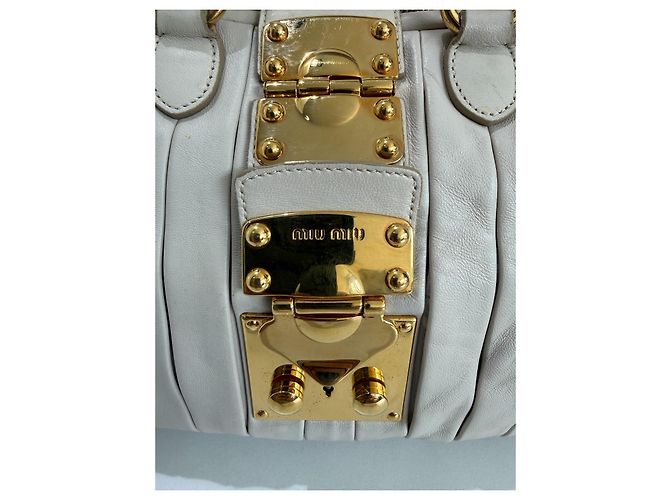 Miu Miu Matelasse borsa in pelle beige Gold hardware - vista 3