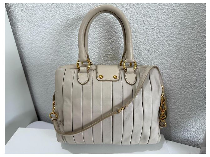 Miu Miu Matelasse borsa in pelle beige Gold hardware - vista 4