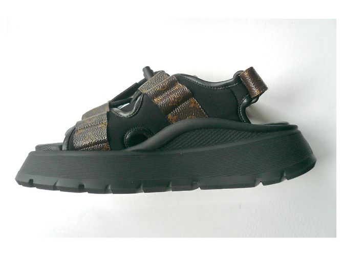 LOUIS VUITTON Sandali Chameleon comfort 39 NUOVI Marrone Nero Monogramma - vista 10