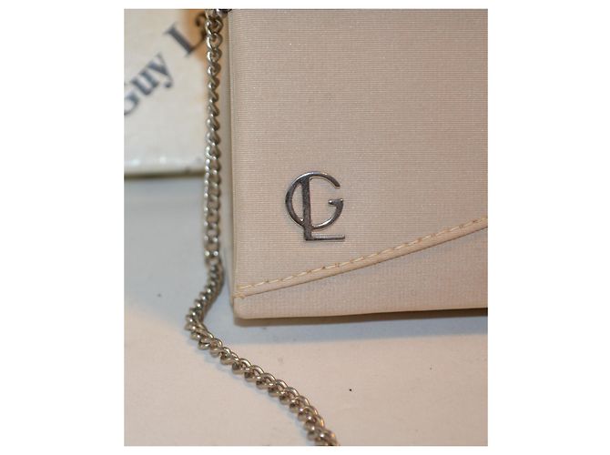 Pochette Guy Laroche in tessuto color champagne Beige - vista 3