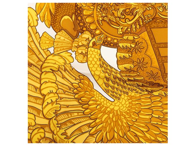 Hermès Hermes Carré 90 ARMETS en PANACHE Sciarpa con elmo piumato D'oro Crudo - vista 4