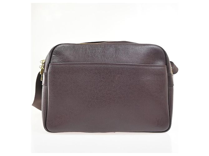 Louis Vuitton Reporter Taiga Leather PM Marrone - vista 2