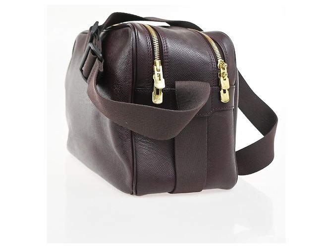 Louis Vuitton Reporter Taiga Leather PM Marrone - vista 3