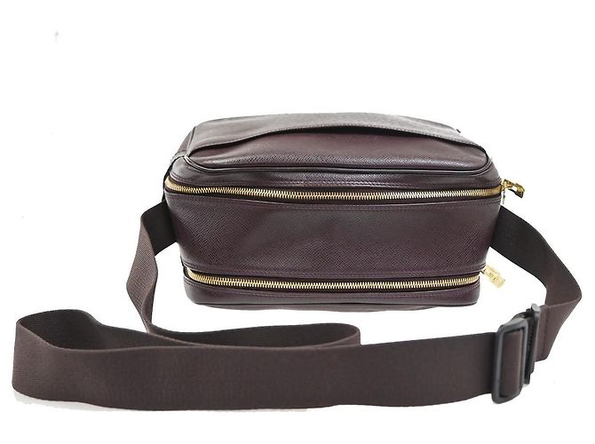 Louis Vuitton Reporter Taiga Leather PM Marrone - vista 7