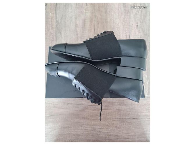 Chanel Uniform Scarpe Basse in Pelle Nera Nero - vista 4