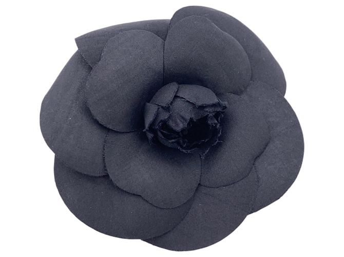 Timeless Chanel Spilla vintage in seta nera a forma di camelia Nero - vista 4