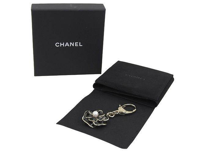 Portachiavi Chanel B25B Coco Mark Camellia Nero D'oro - vista 2