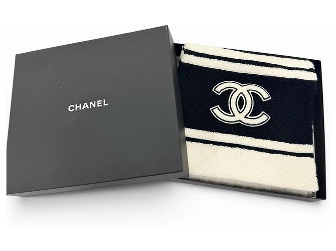 Sciarpa in cashmere Chanel 19B in bianco e nero - vista 2