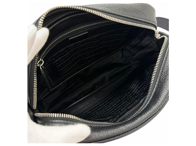 Bolso de hombro Prada en cuero negro con logotipo de triángulo - vista 7