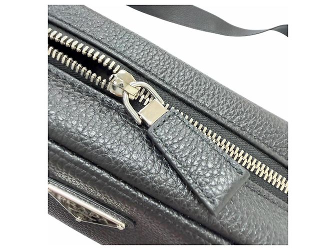 Bolso de hombro Prada en cuero negro con logotipo de triángulo - vista 9
