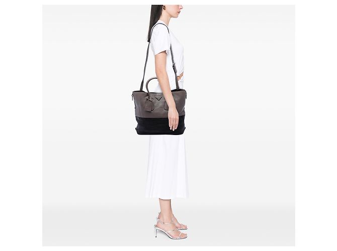 Tote convertibile in pelle di cervo bicolore grigia Prada con zip laterale Marrone Grigio antracite - vista 6