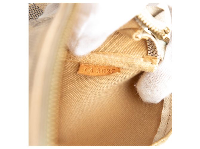 Louis Vuitton Pochette Accessoires in Damier Azur bianco - vista 6