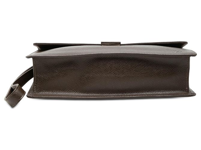 Louis Vuitton Marrone Taiga Selenga Marrone scuro - vista 3