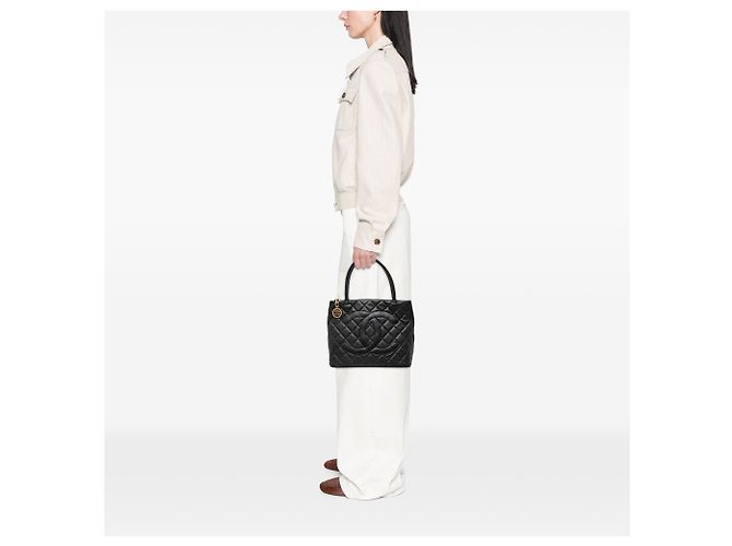 Tote Chanel Black Caviar Medallion Negro - vista 7