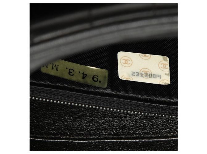 Borsa Chanel Black CC Vertical Quilted Lambskin Tassel Camera Bag Nero - vista 6