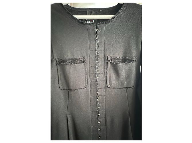 Munthe Plus Simonsen Giacca Peplum PLU in cotone nera con chiusura a gancio e occhiello Nero - vista 3