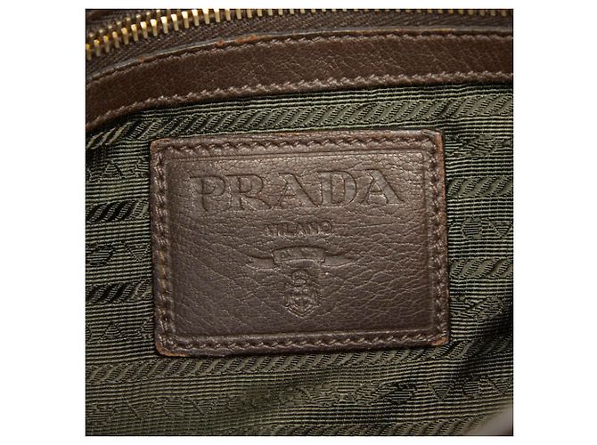 Borsa a tracolla in pelle marrone scuro Prada - vista 9