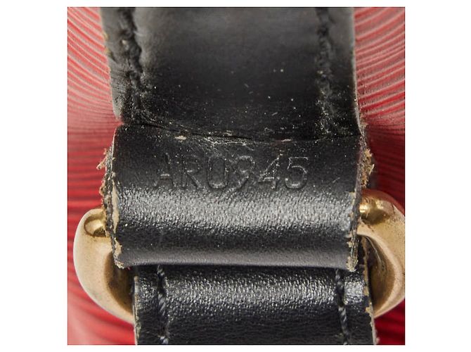 Noe Borsa a Spalla Louis Vuitton Epi Petit Noé Bicolor Nero Rosso - vista 13
