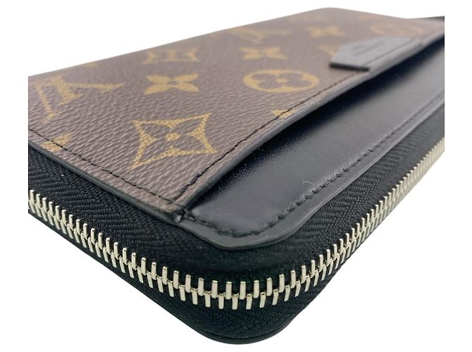 Zippy Louis Vuitton Long Wallet in Monogram Canvas and Leather Brown - view 3