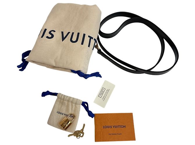 Bolso Louis Vuitton City Steamer Mini Negro - vista 10