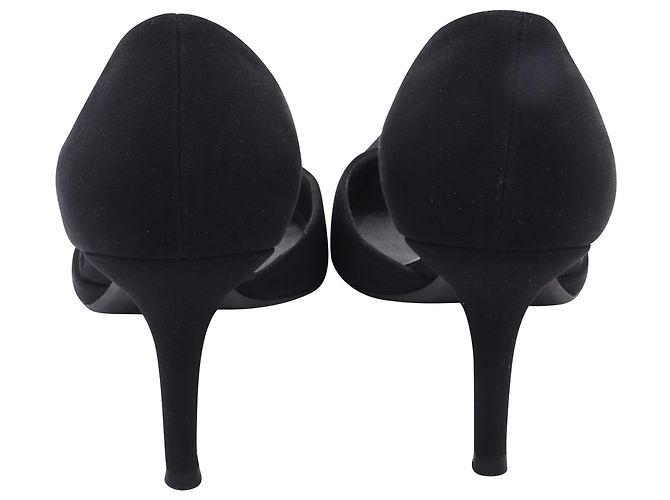 Stuart Weitzman Verzierte T-Riemen D'Orsay Pumps aus schwarzem Satin - Ansicht 4