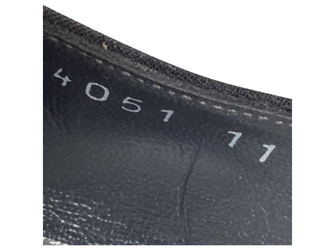 Stuart Weitzman Verzierte T-Riemen D'Orsay Pumps aus schwarzem Satin - Ansicht 8