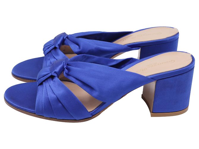 Gianvito Rossi Twist Knot Mules aus blauem Satin - Ansicht 4