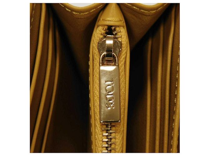 Portafoglio bi-fold con patta lunga Tod's T Timeless Giallo Senape - vista 16