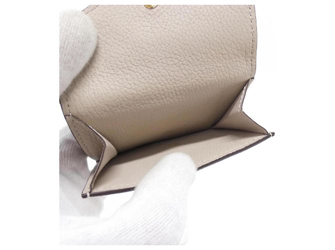 Cartera Louis Vuitton Lock Mini Gris - vista 6