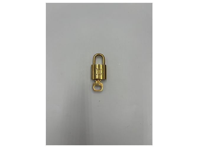 Gemelos Louis Vuitton con logotipo de candado y llave en metal Dorado - vista 2
