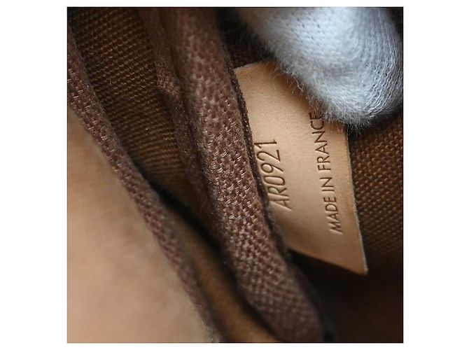 Louis Vuitton Saumur Monogram Canvas 30 Marron - vue 4