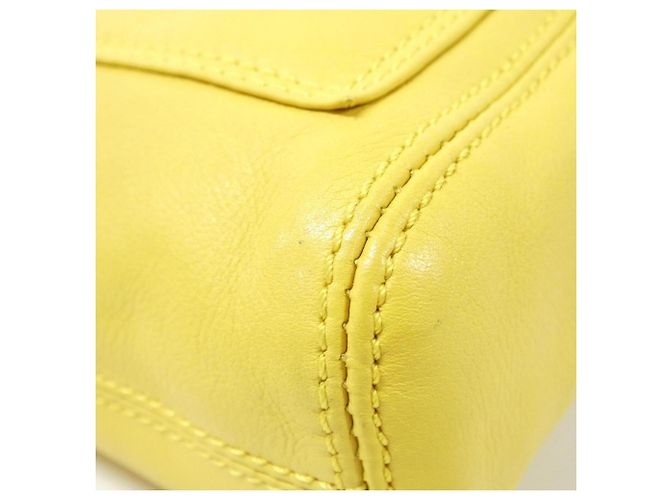 Borsa a tracolla in pelle gialla Chanel Giallo - vista 3