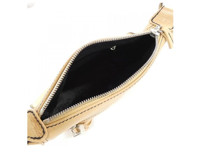 Borsa a tracolla Chanel 23053 in pelle beige - vista 9