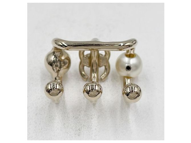 Ear Cuff Chanel in Oro con Falsa Perla e Strass D'oro - vista 3