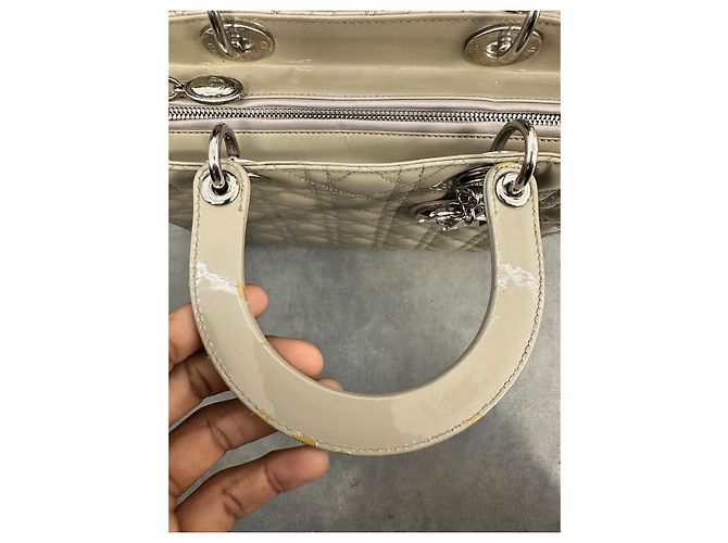 Dior Lady Dior Borsa Media Vernice Beige - vista 4