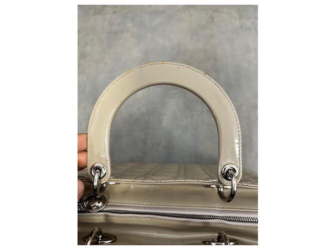 Dior Lady Dior Borsa Media Vernice Beige - vista 5