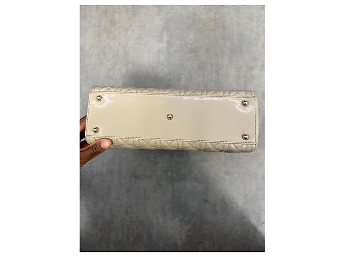 Dior Lady Dior Borsa Media Vernice Beige - vista 8