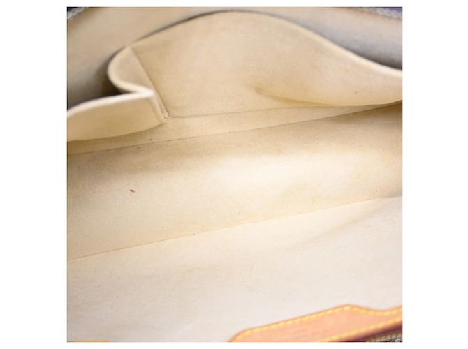 Louis Vuitton Cite Monogram Canvas GM Castaño - vista 3