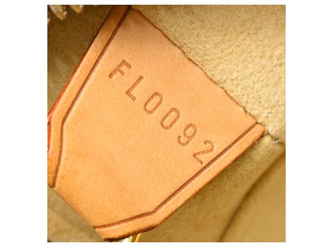 Louis Vuitton Cite Monogram Canvas GM Castaño - vista 5