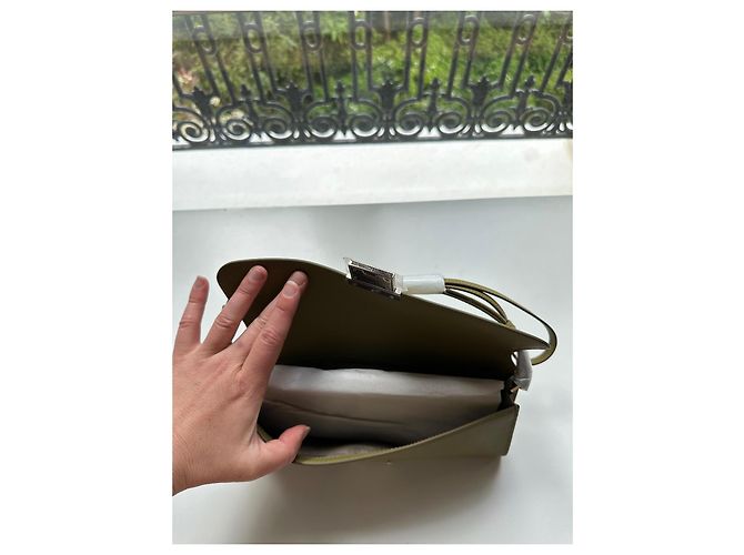 AMI Paris Borsa a tracolla in pelle verde oliva - vista 4